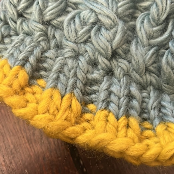 NWT Merrell Pom Pom Hat Cyan and Yellow - Picture 4 of 6
